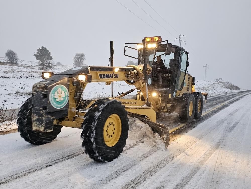 Manisa'da olumsuz hava şartlarına karşı Büyükşehir ekipleri sahada!