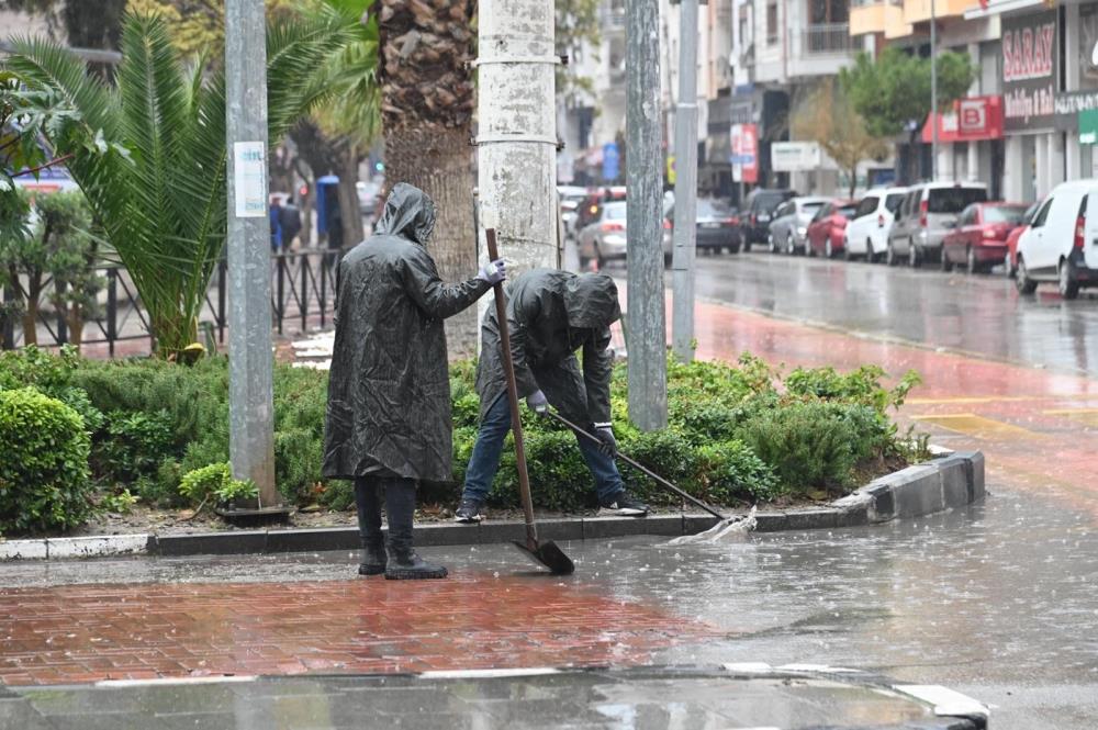 Fırtına ve yağışa karşı MASKİ ve Büyükşehir ekipleri seferber oldu