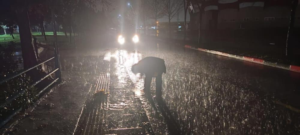 MASKİ ve Büyükşehir ekipleri şiddetli yağışa karşı seferber oldu!