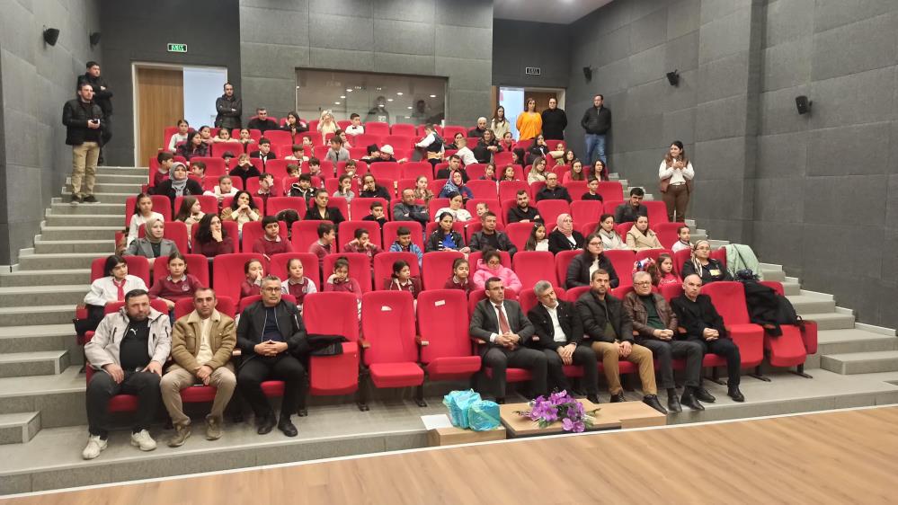 Sarıgöl'de İstiklal Marşı'nı güzel okuma yarışması gerçekleştirildi