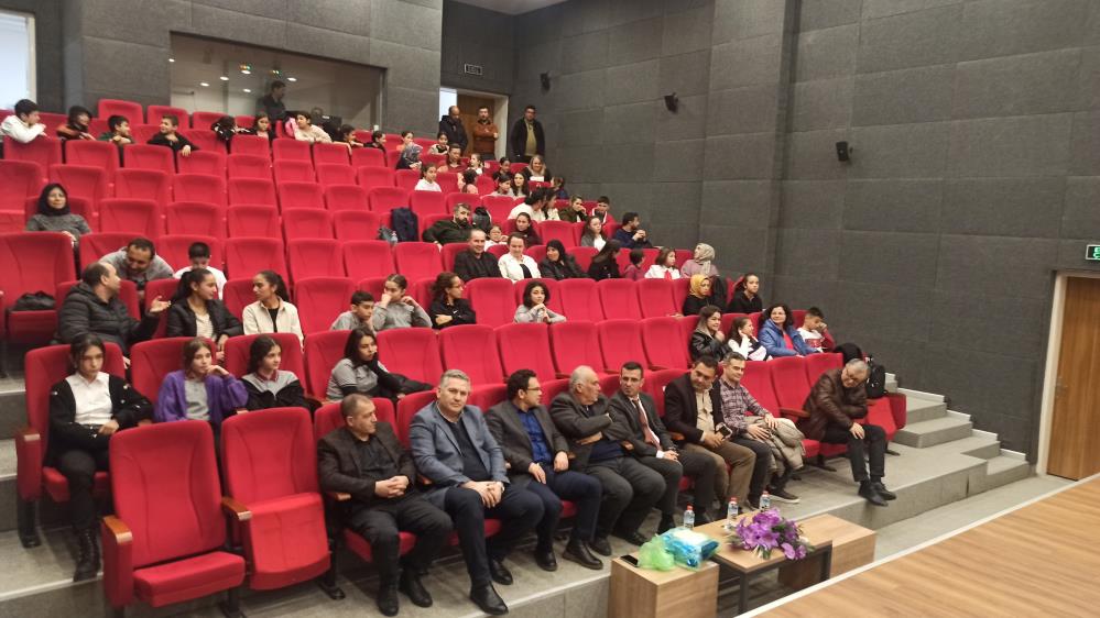 Sarıgöl'de İstiklal Marşı'nı güzel okuma yarışması gerçekleştirildi