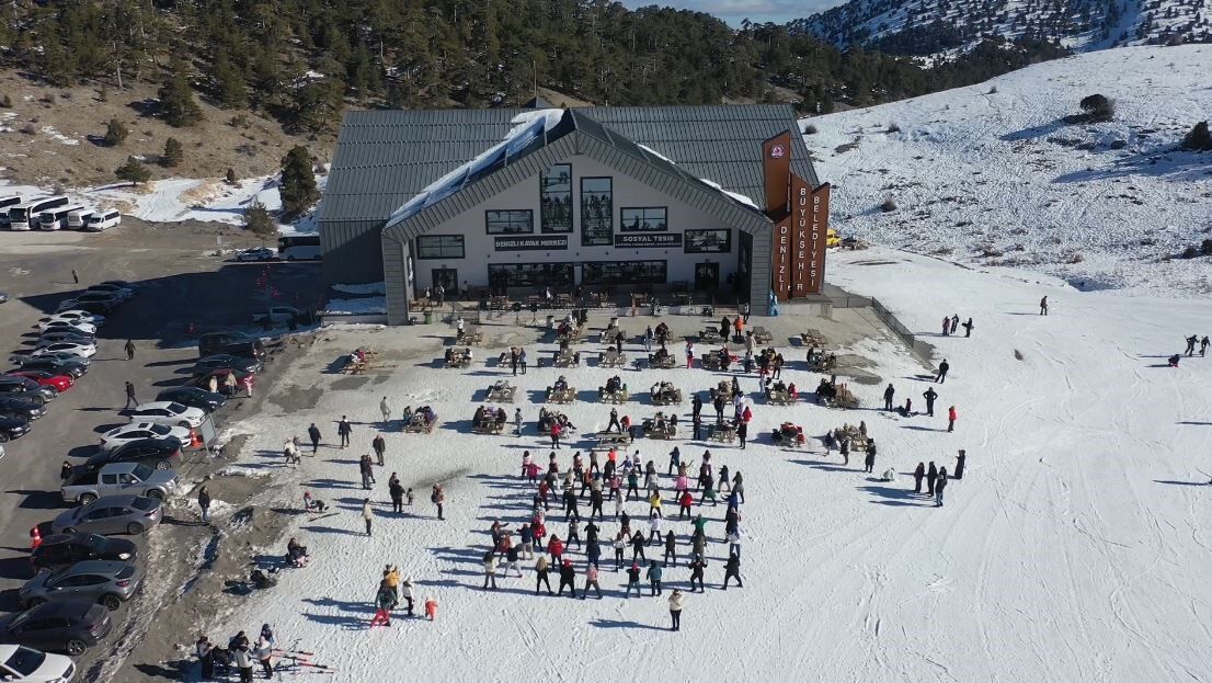 Denizli'de kadınların karda dansı-2