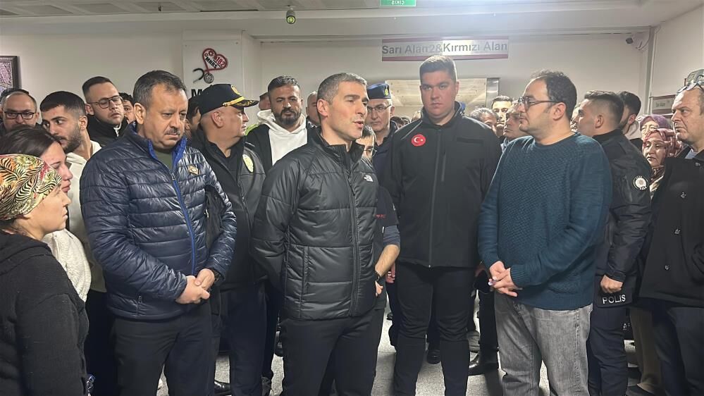 Uşak'ta otomobil ile işçi servisi çarpıştı!