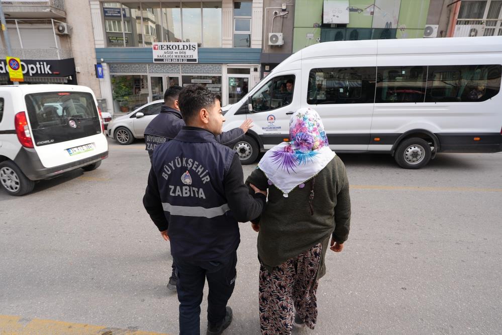 Denizli Büyükşehir Zabıta ekiplerinden dilenci operasyonu-2