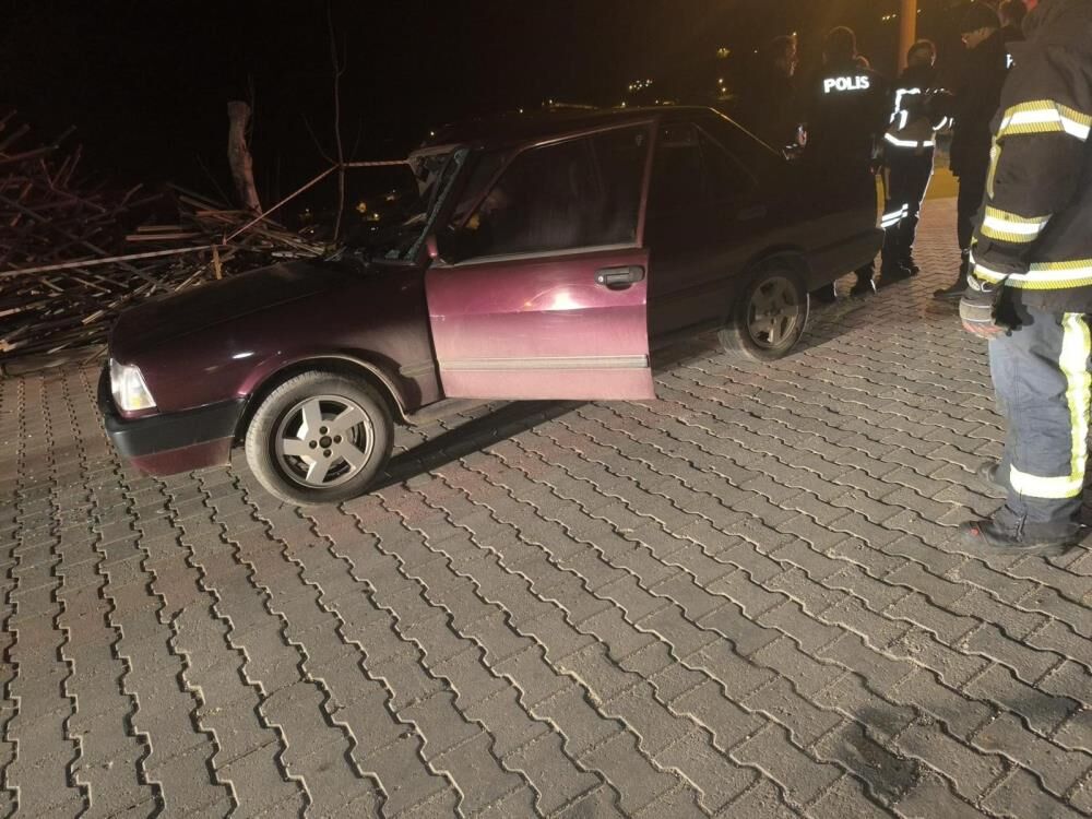 Denizli'de hurdaya dönen otomobilin sürücüsü öldü-1