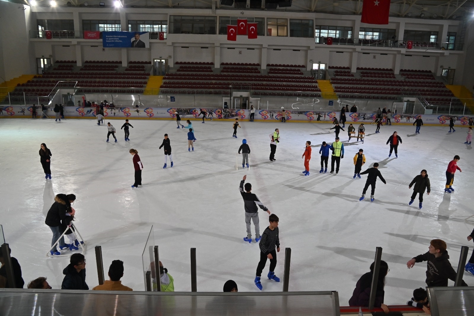 Manisa Büykşehir Belediyesi, Çocuklara Unutulmaz Bir Gün Yaşattı! (1)