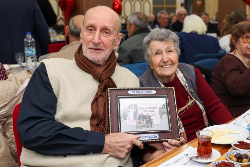 Manisa'da 40 yılı aşan aşklar gençlere ilham oldu