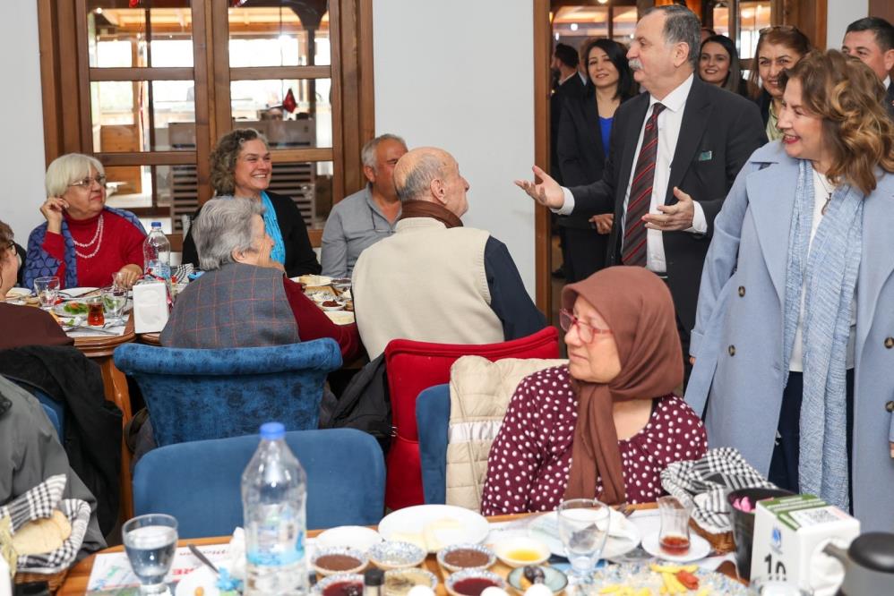 Manisa'da 40 yılı aşan aşklar gençlere ilham oldu