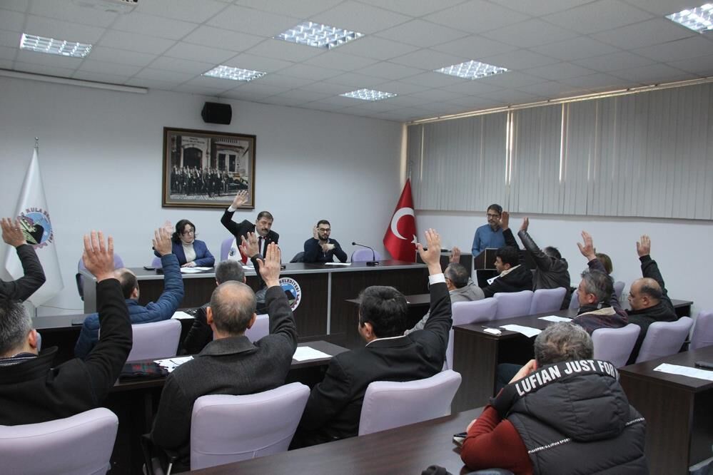 CHP'li Meclis Üyeleri Başkan Dönmez'e ret oyu verdi