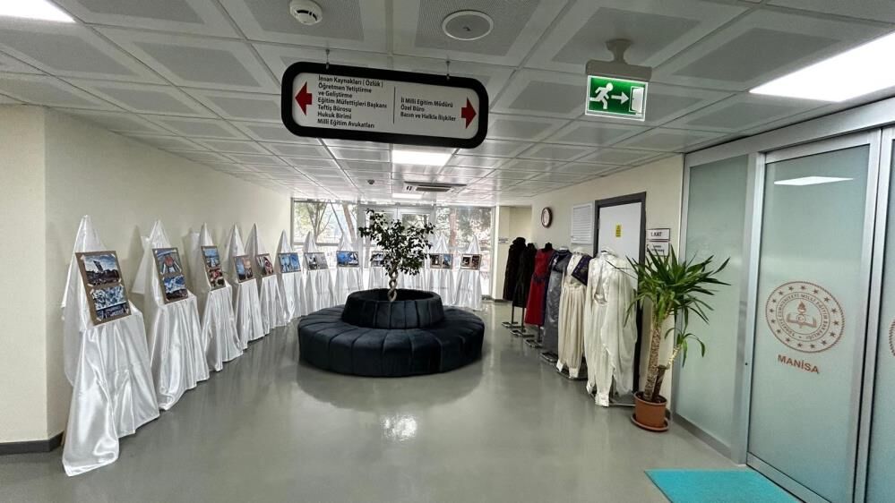 Manisalı öğrencilerin el emeği göz nuru eserleri sergileniyor-1