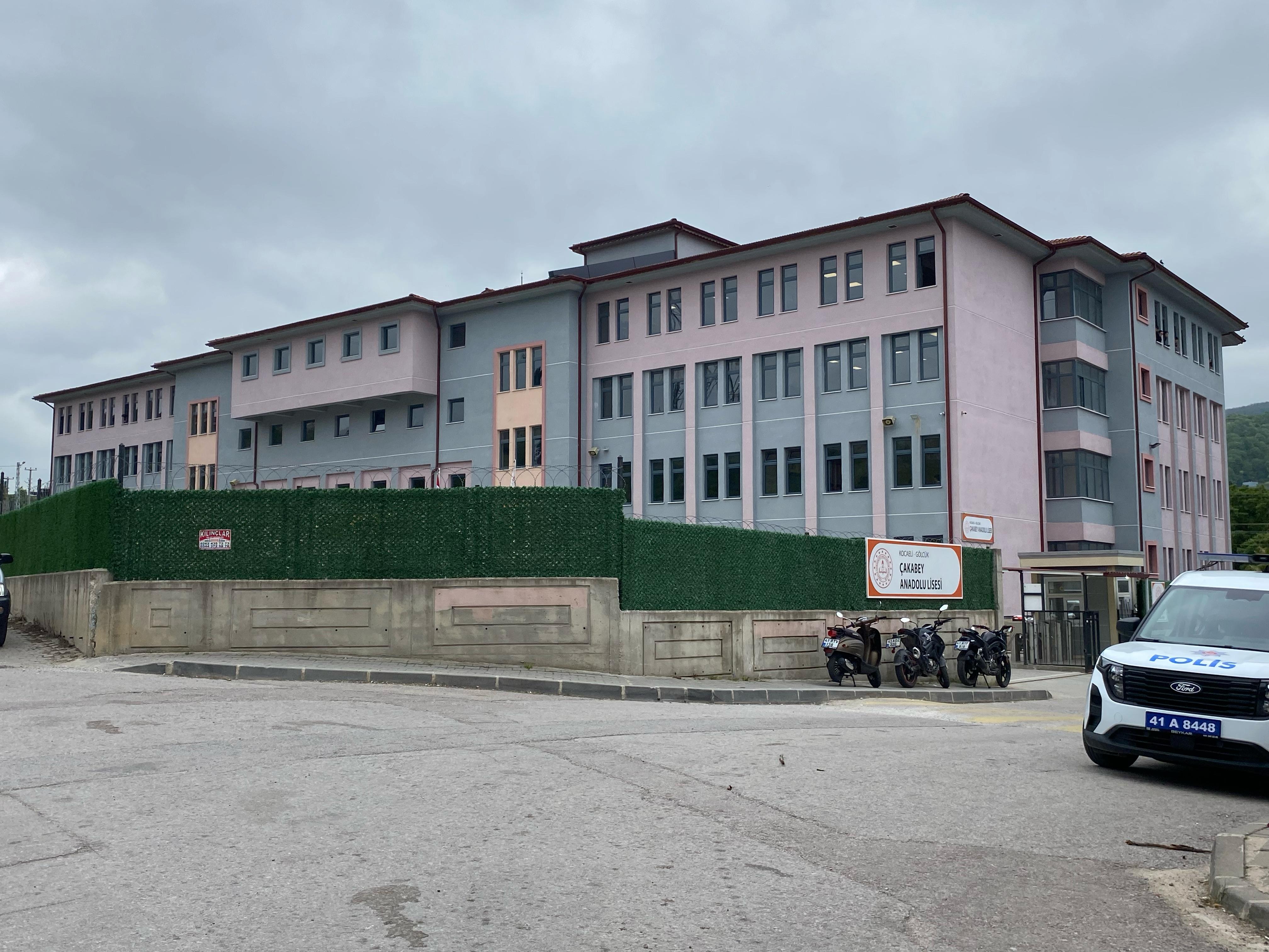 Kız Öğrenci Lisenin 4'Üncü Katından Düştü (4)