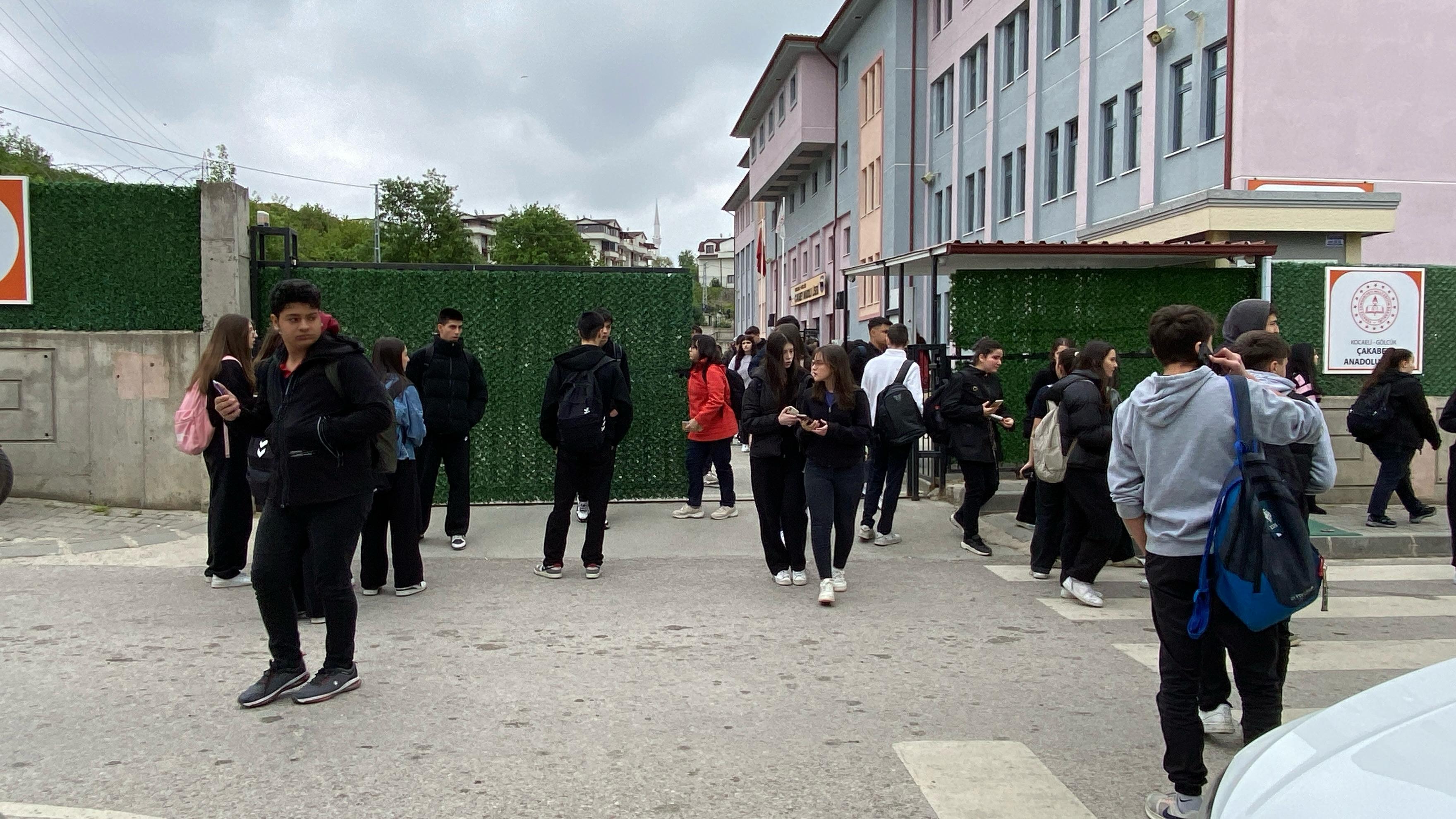 Kız Öğrenci Lisenin 4'Üncü Katından Düştü (5)