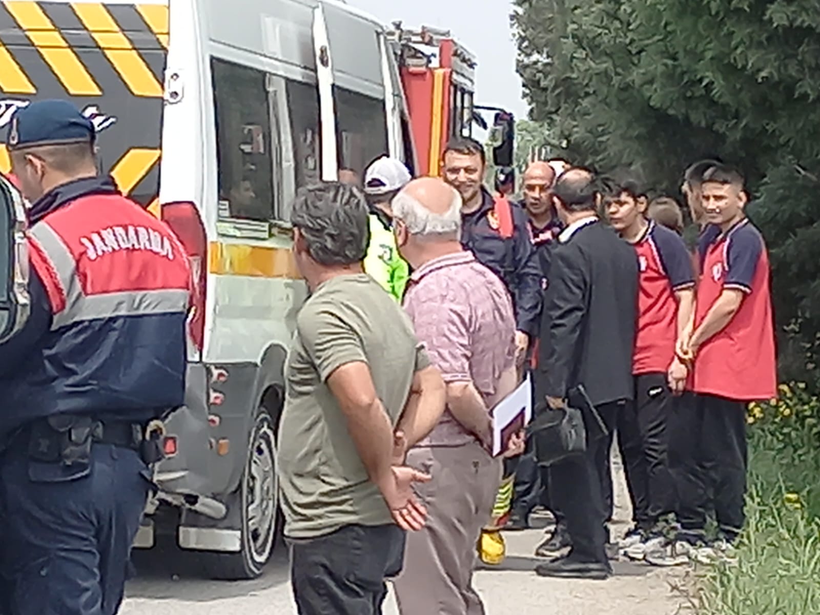 Manisa'da iki servis aracı çarpıştı: Çok sayıda öğrenci yaralandı!