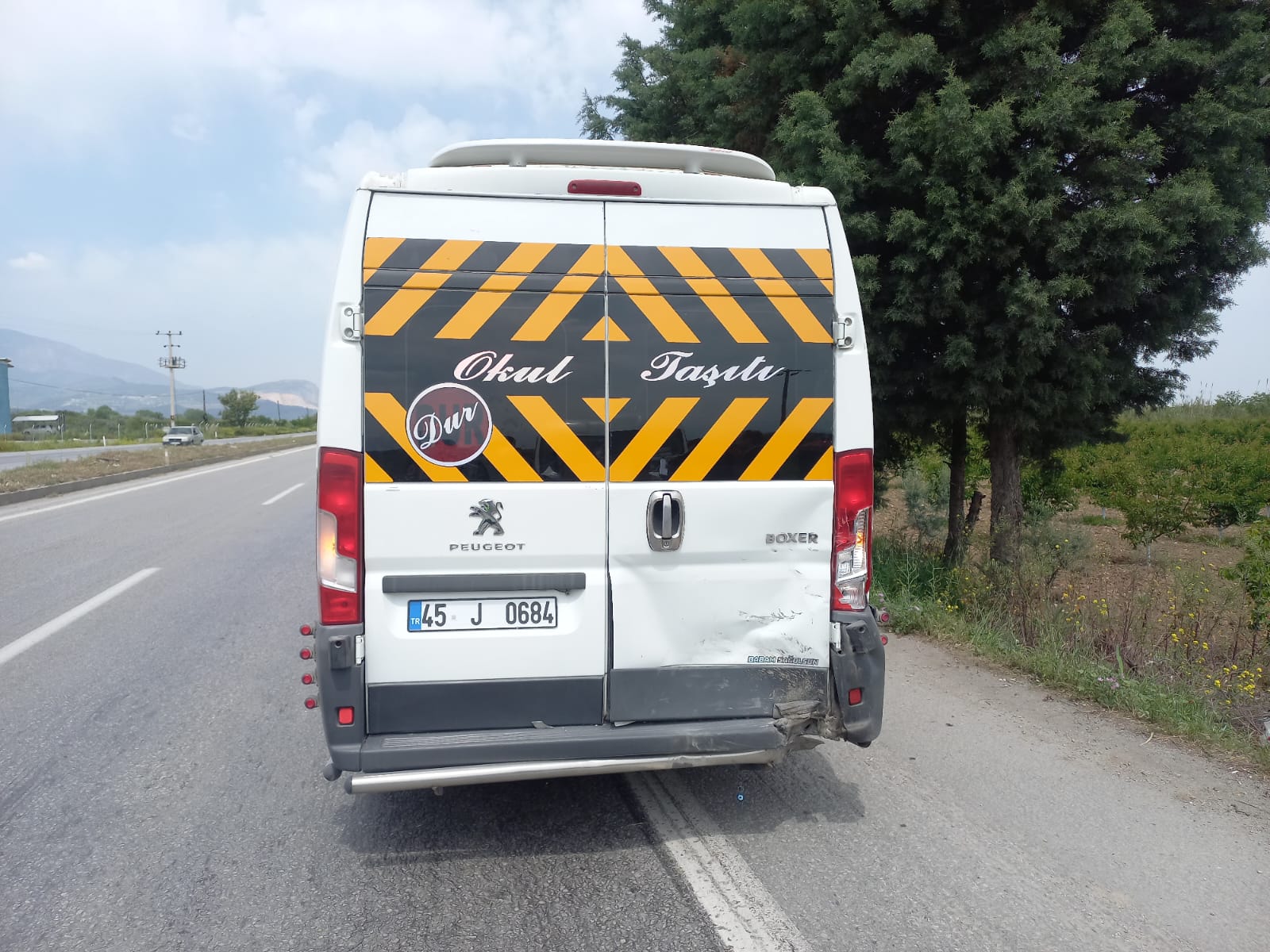 Manisa'da iki servis aracı çarpıştı: Çok sayıda öğrenci yaralandı!