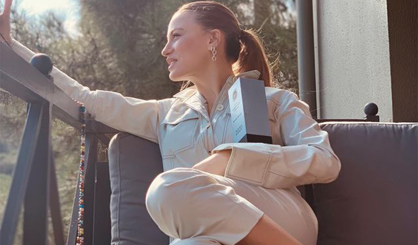 Serenay Sarıkaya Kimdir Boyu Kilosu Ayak Numarası Bedeni Kaç serenay sarıkaya kimdir nereli reklam filmi dizi