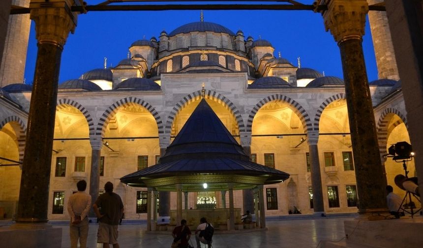 İstanbul'un en güzel camisi hangisi Fatih Camii