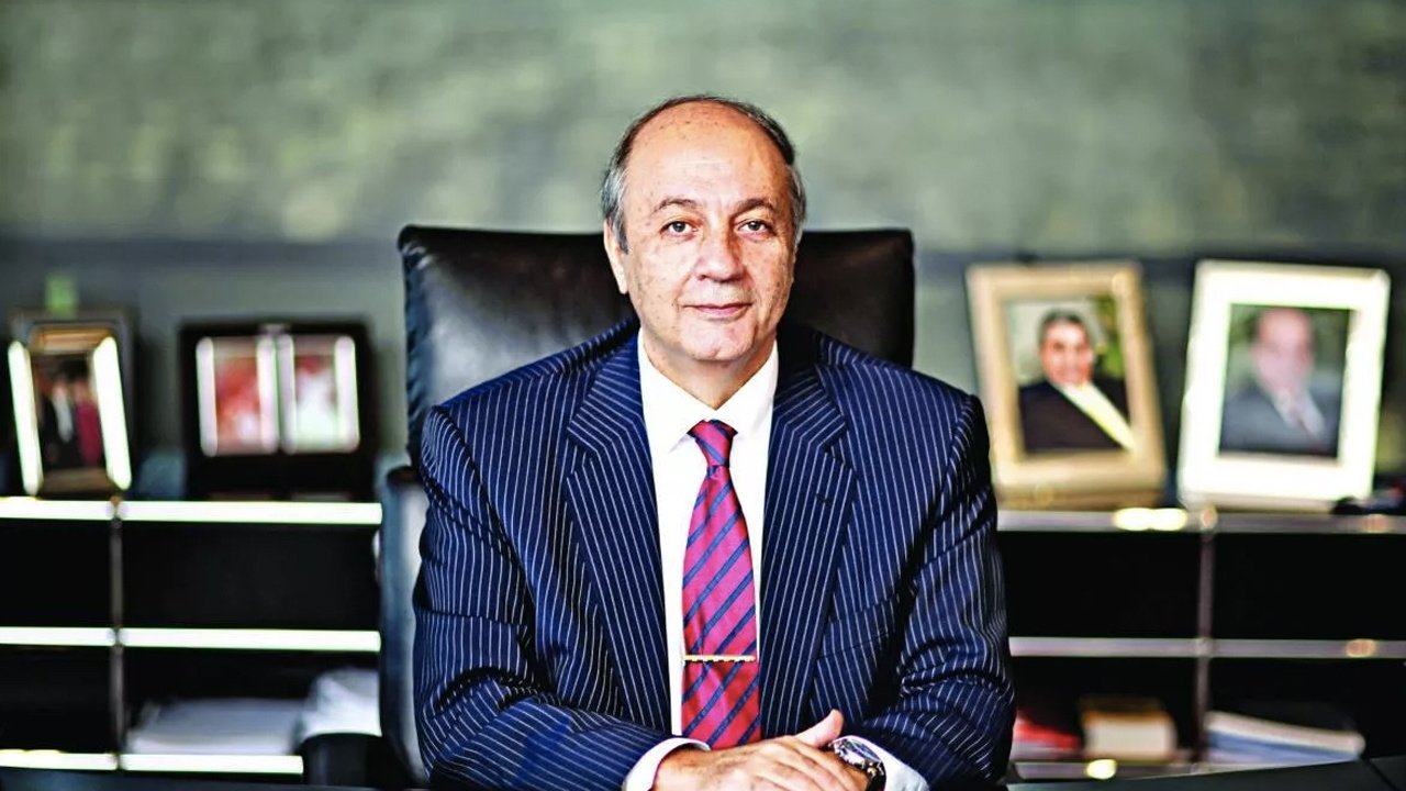 Tuncay Özilhan kimdir