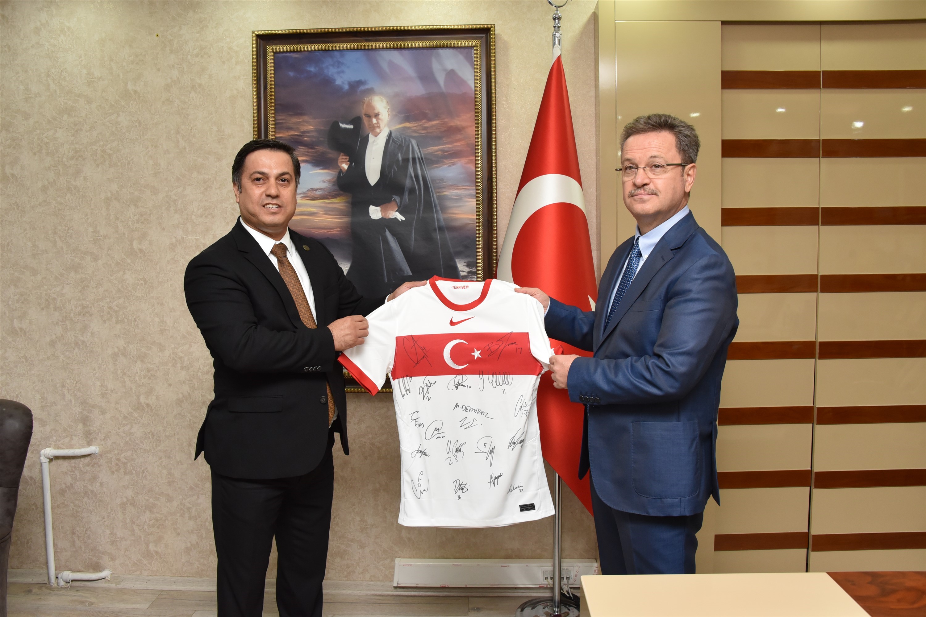 Enver ünlü Gençlik ve Spor İl müdürlüğü ziyareti-1