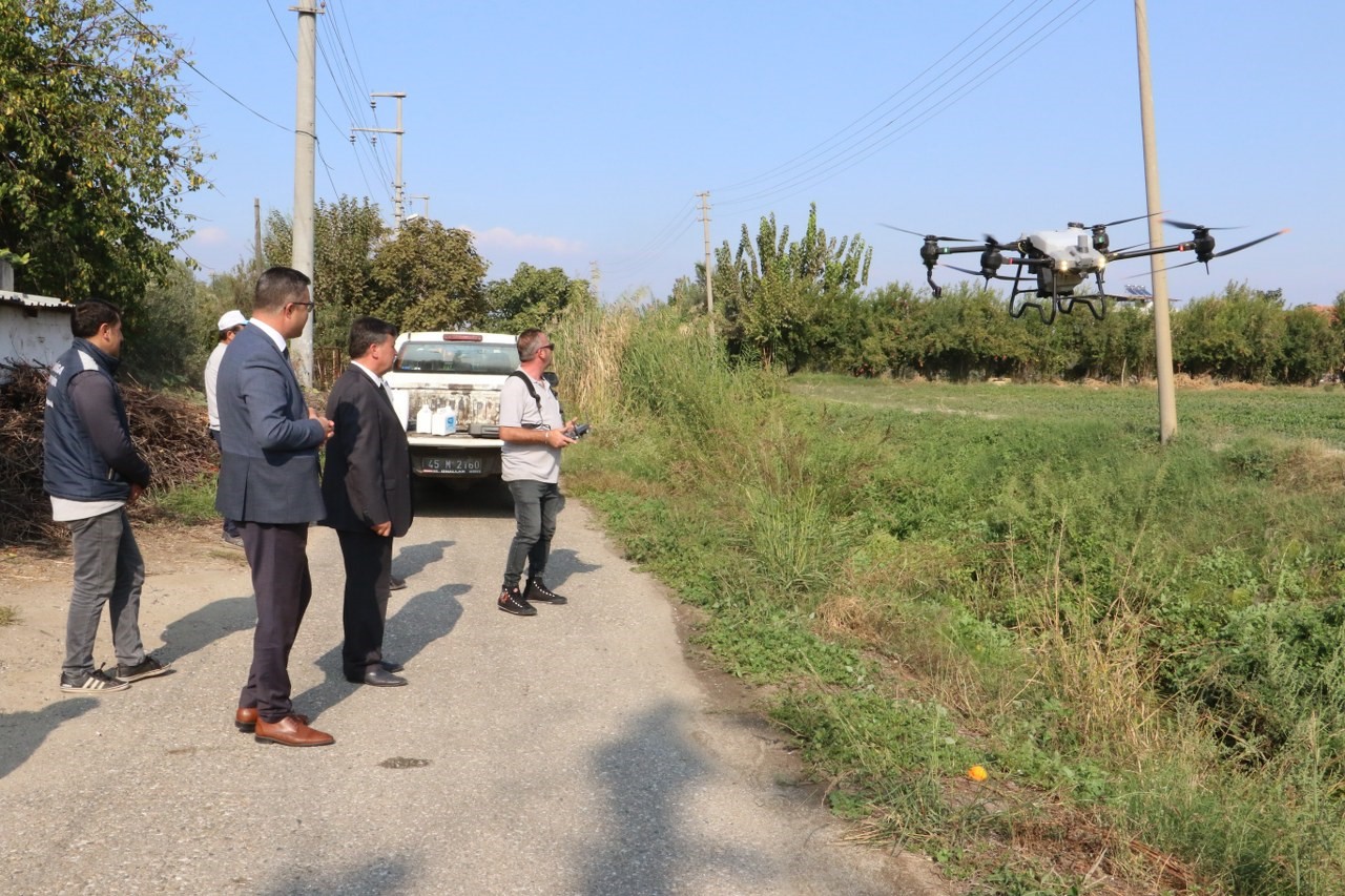 manisa'da drone ile haşere mücadelesi-1