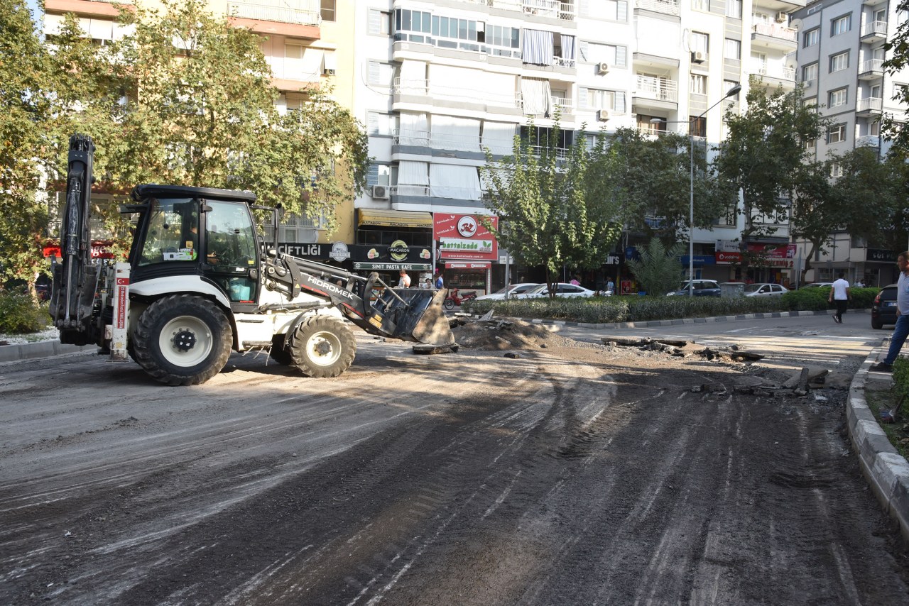 Büyükşehir’den Asfaltta Pazar Mesaisi (4)