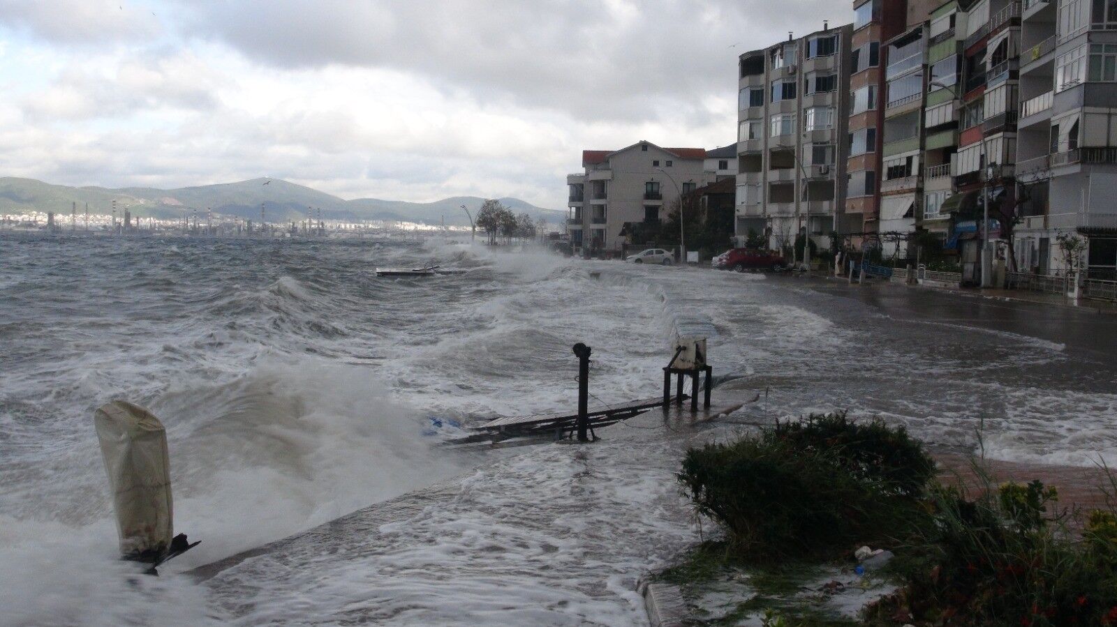 Fırtına Uyarısı (2)