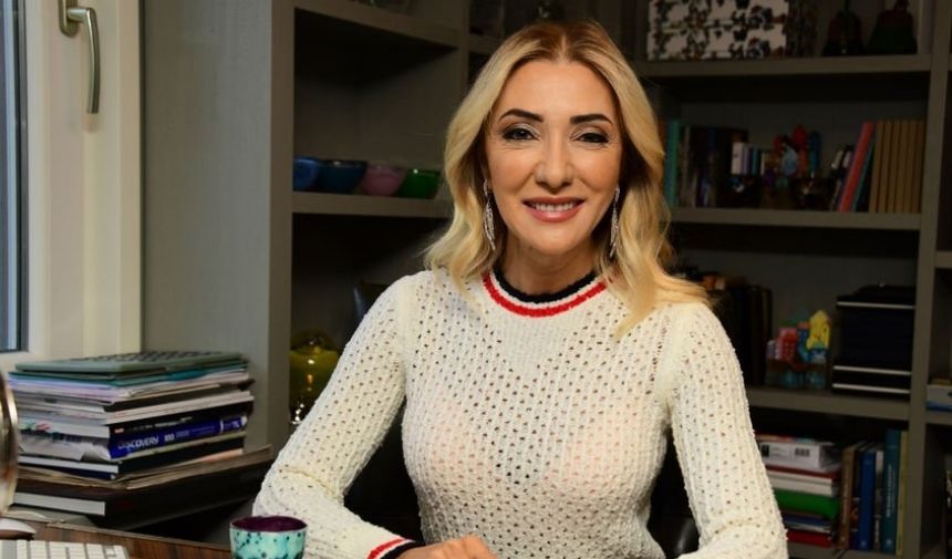 Mehmet Nuri Ersoy'un Eşi Pervin Yapar Ersoy Kimdir 