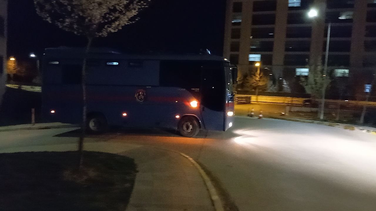 Cezaevinde büyük yangın! 12 kişi zehirlendi-1