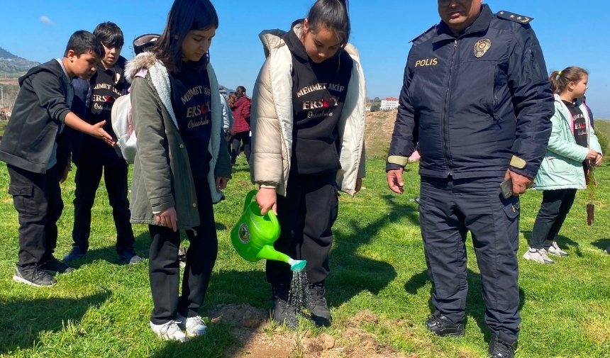 Alaşehir'de 500 Fidan Topraktaki Yerini Aldı 3