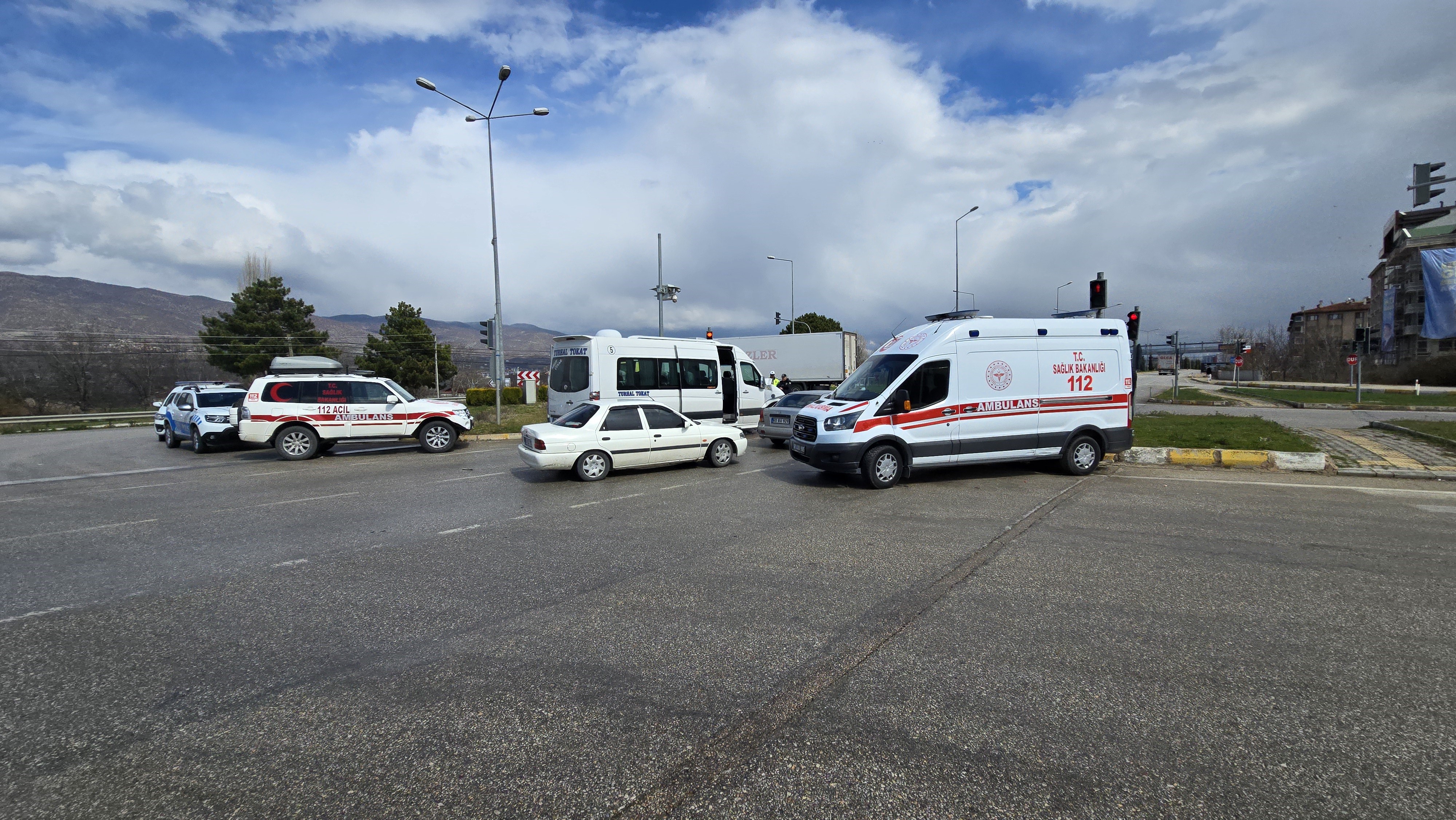 Ambulans Ile Minibüs Çarpıştı 2 Yaralıı (5)