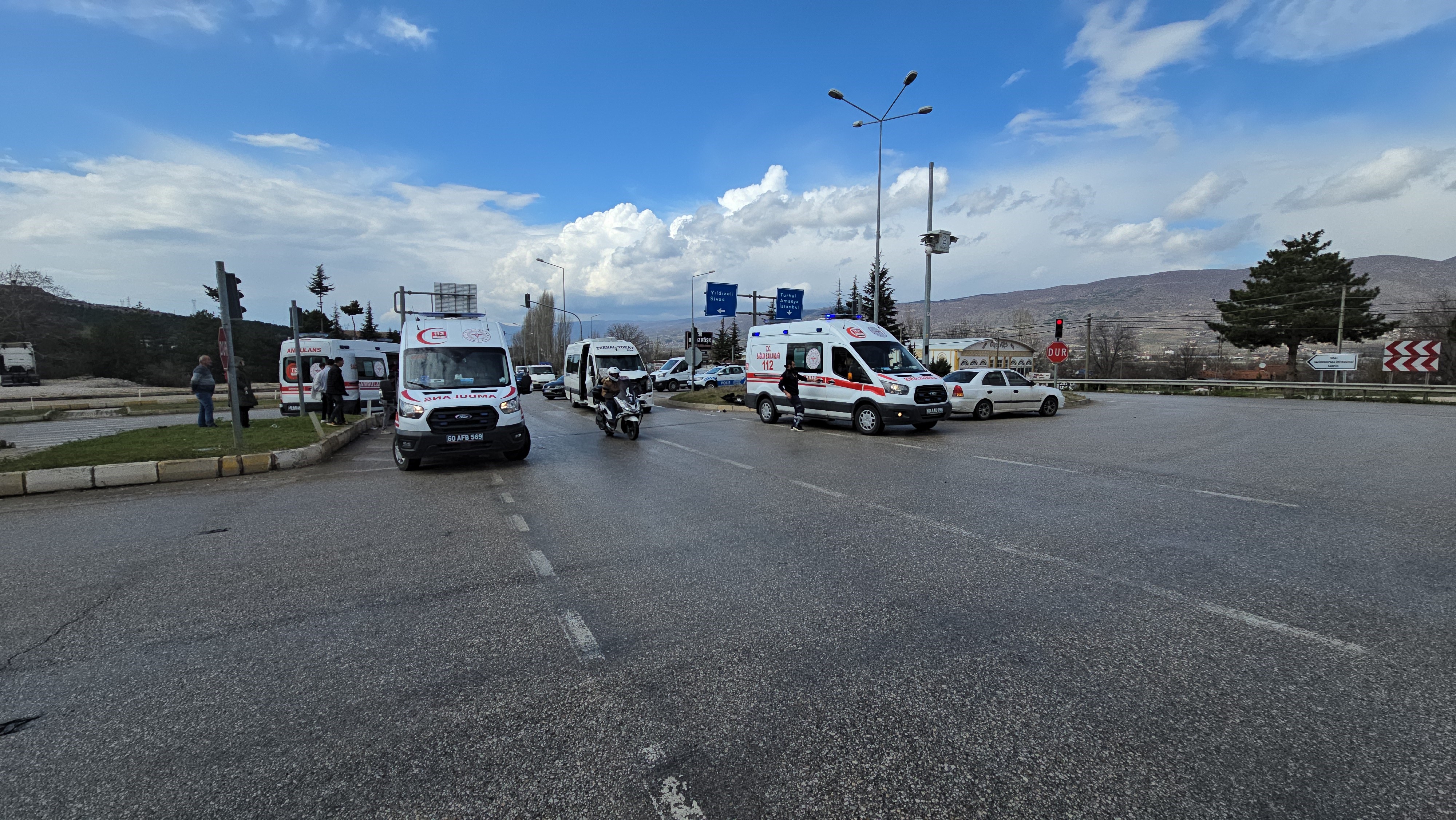 Ambulans Ile Minibüs Çarpıştı 2 Yaralıı (7)