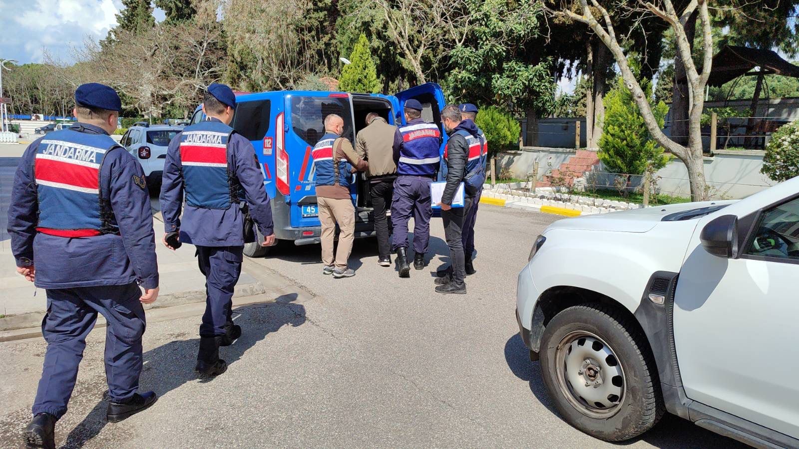 Manisa'da Jandarmadan Pkk Terör Örgütüne Operasyoon (3)