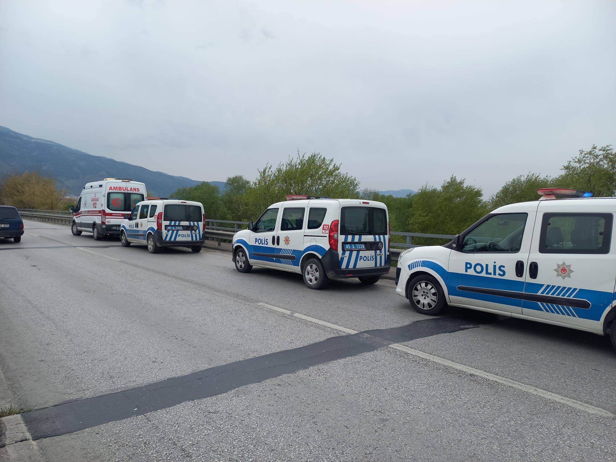 Manisa'dagenç Kadın Intihar Girişiminde Bulundu (1)