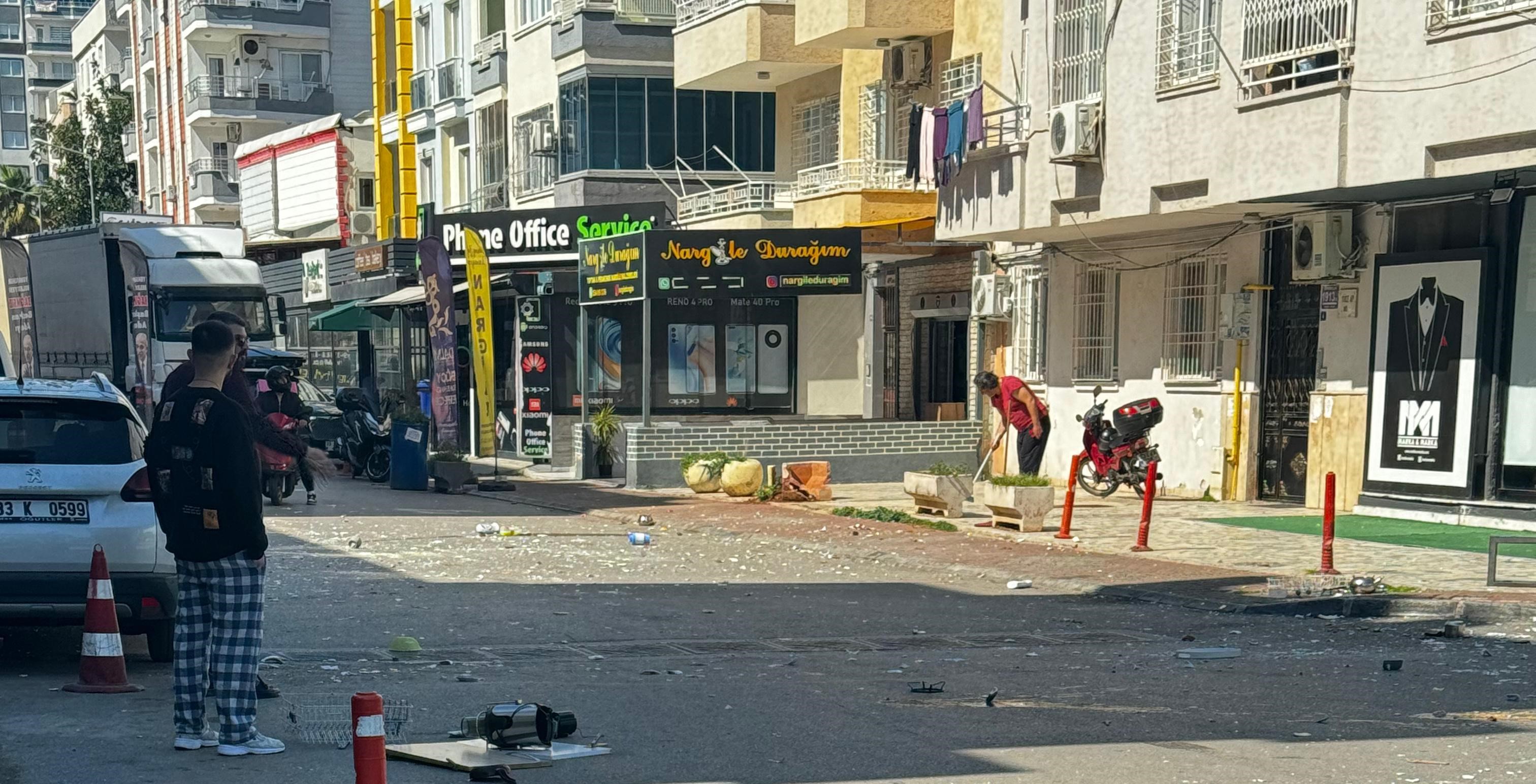 Sinir Krizi Geçiren Kadın Ortalığı Savaş Alanına Çevirdi! (3)