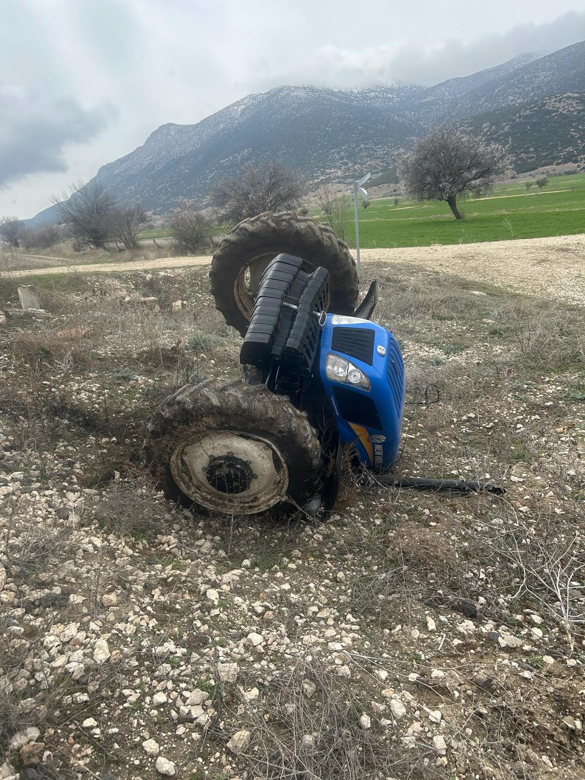 Tren Ile Traktörün Çarpıştığı Kazanın Kamera Görüntüleri Ortaya Çıktı! (2)