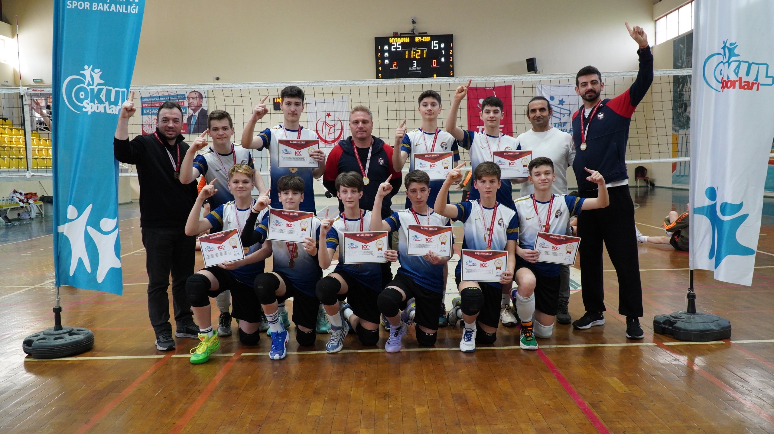 Yıldızlar Kız Ve Erkek Voleybol Yarı Final Müsabakaları Büyük Ilgi Gördüü (2)