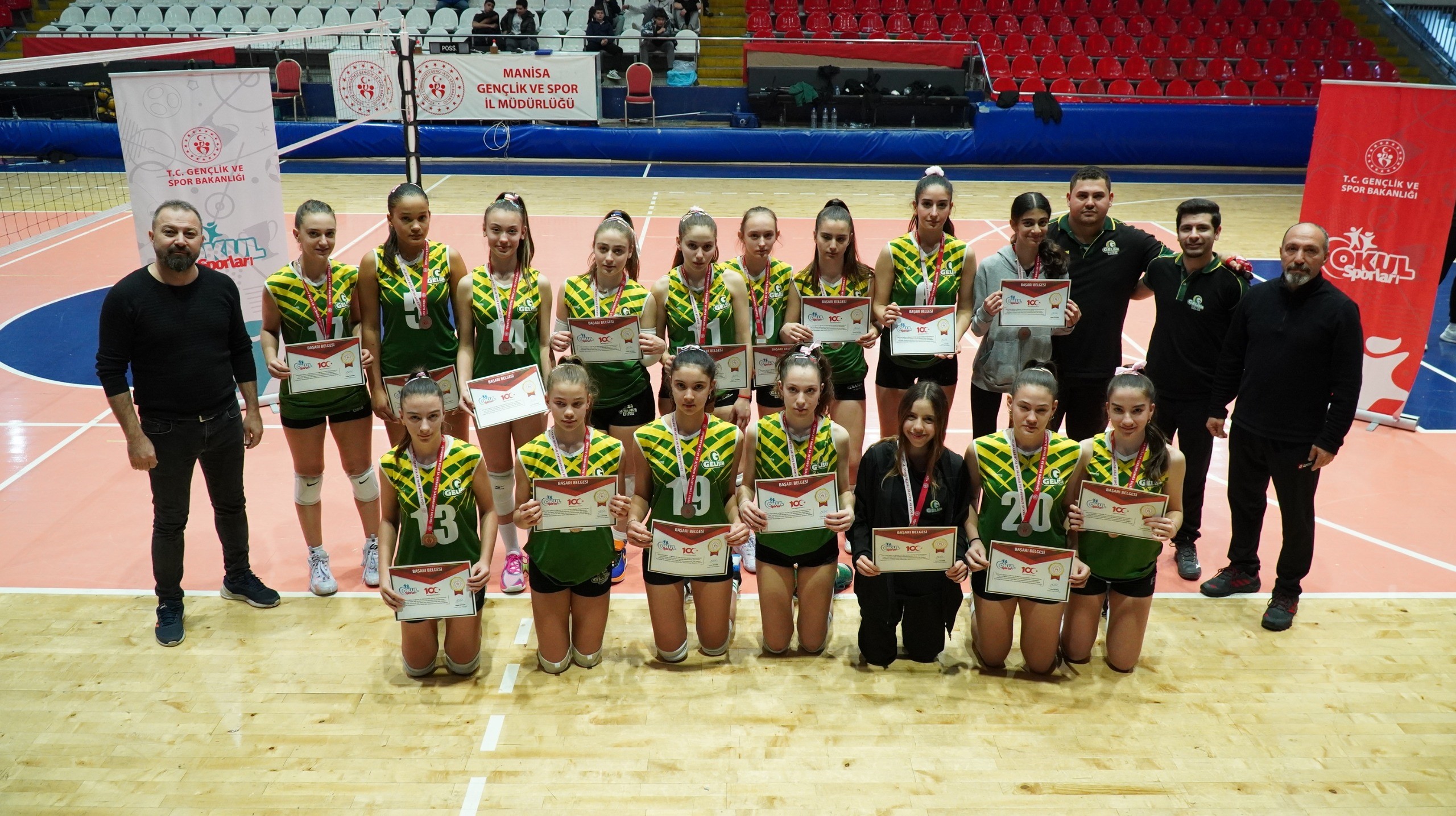 Yıldızlar Kız Ve Erkek Voleybol Yarı Final Müsabakaları Büyük Ilgi Gördüü (3)