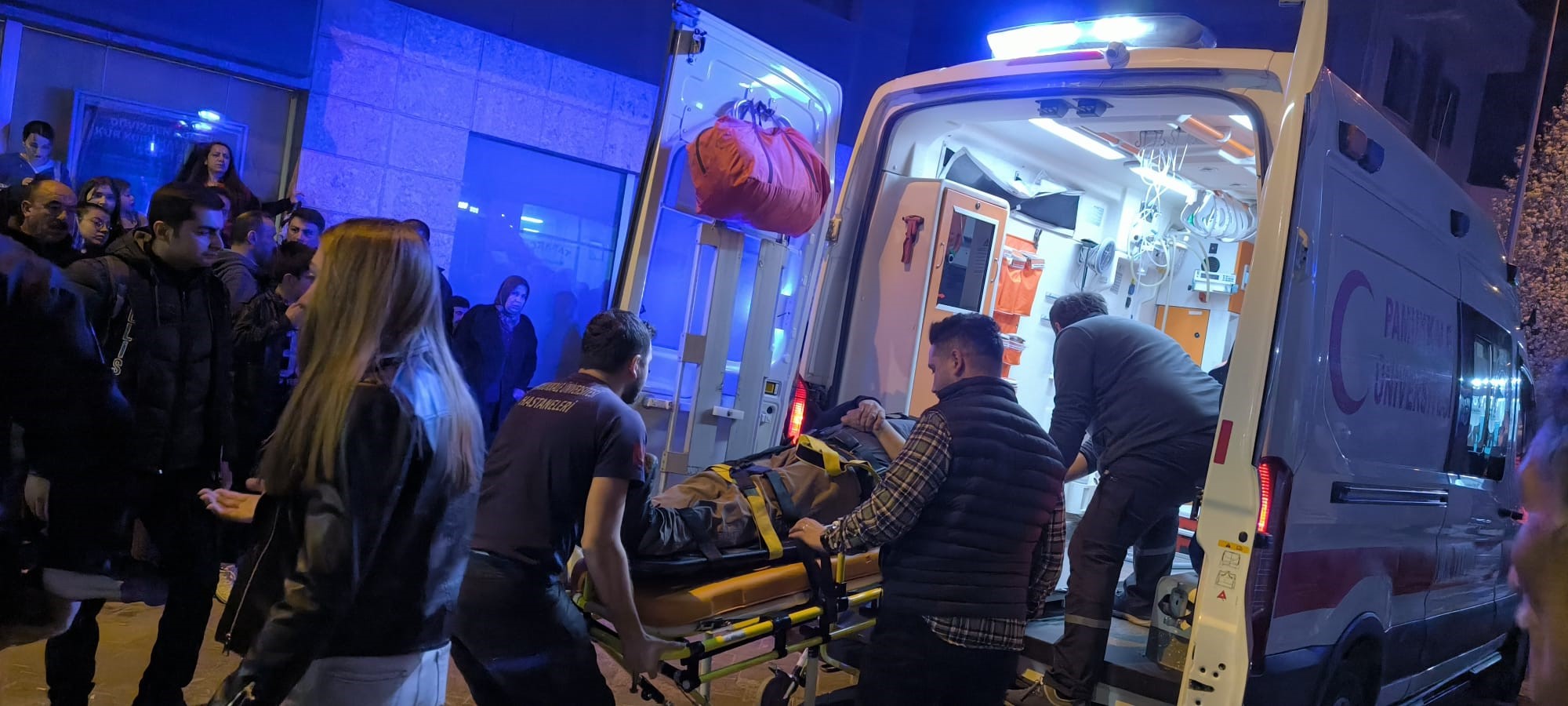 Chp Ilçe Binasının Balkonu Çöktü 3’Ü Ağır 8 Yaralıı (5)