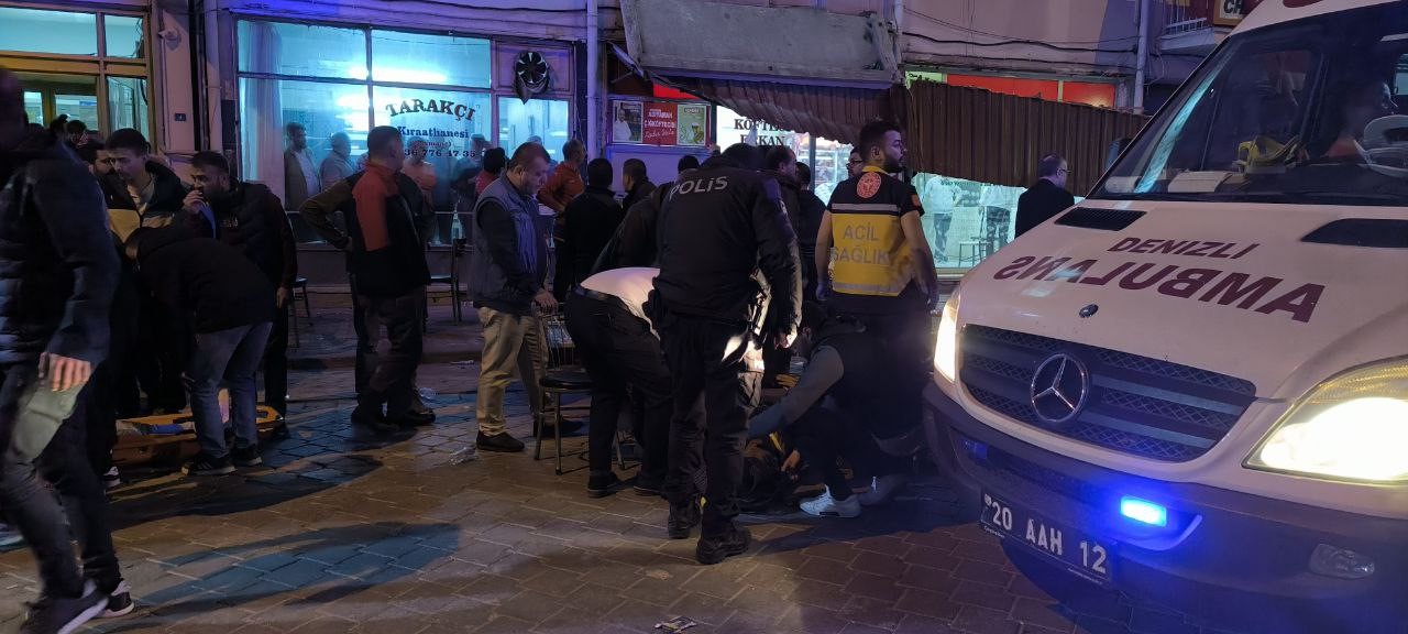 Chp Ilçe Binasının Balkonu Çöktü 3’Ü Ağır 8 Yaralıı (6)