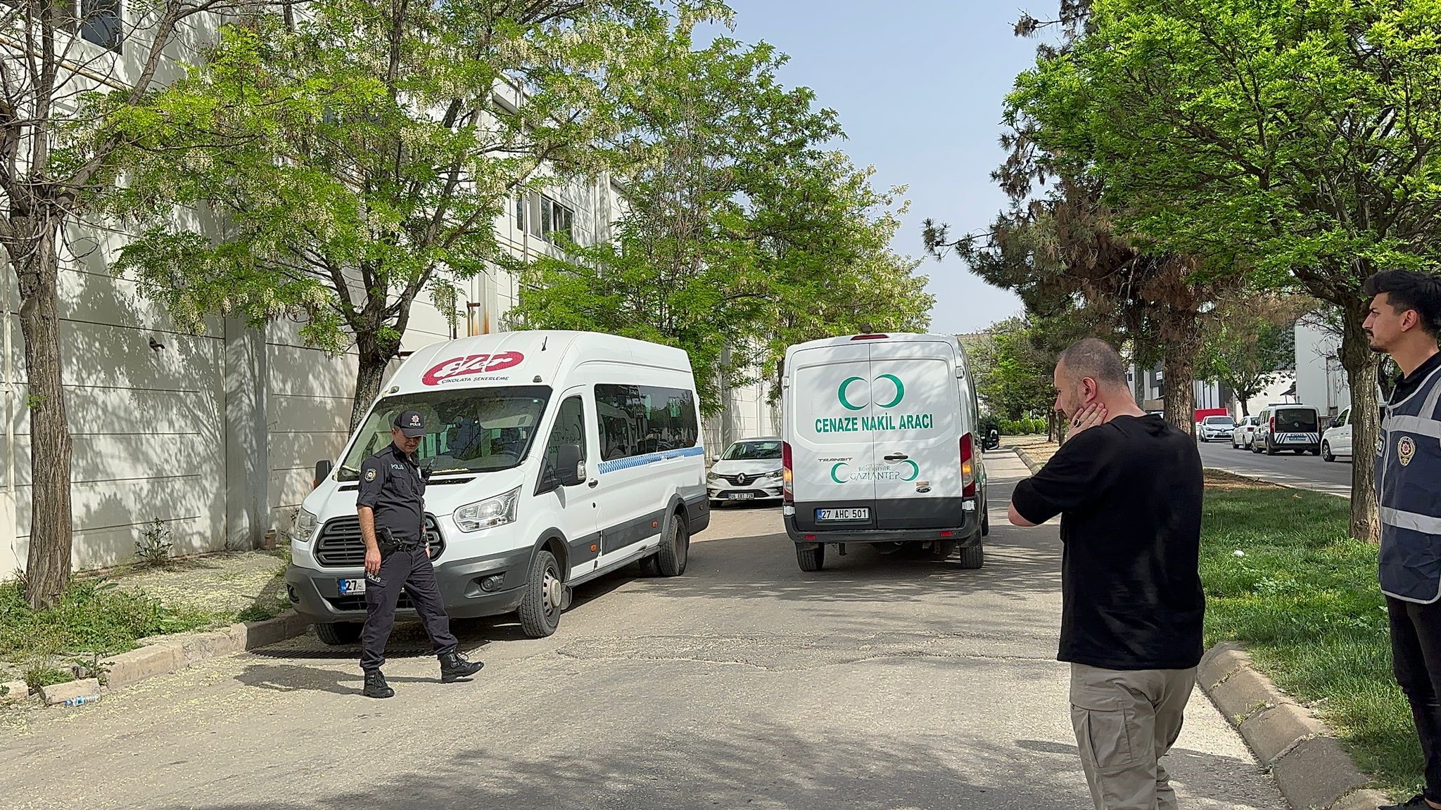 Fabrika‘da 2 Ölüönce Arkadaşını Daha Sonra Kendini Vurdu (2)