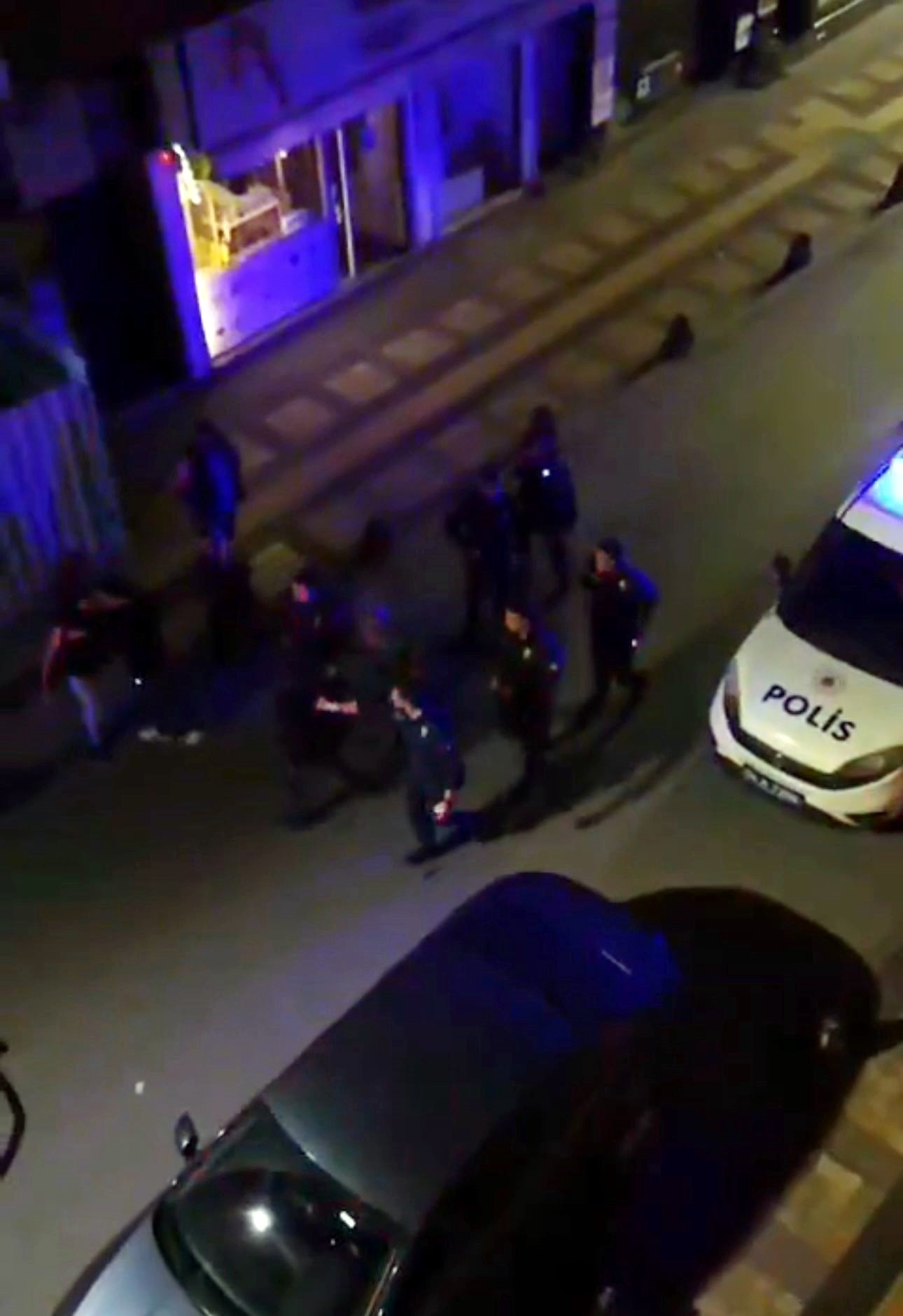 Kahvehanede Dehşet! Tartıştığı 2 Kişiyi Silahla Vurdu (4)