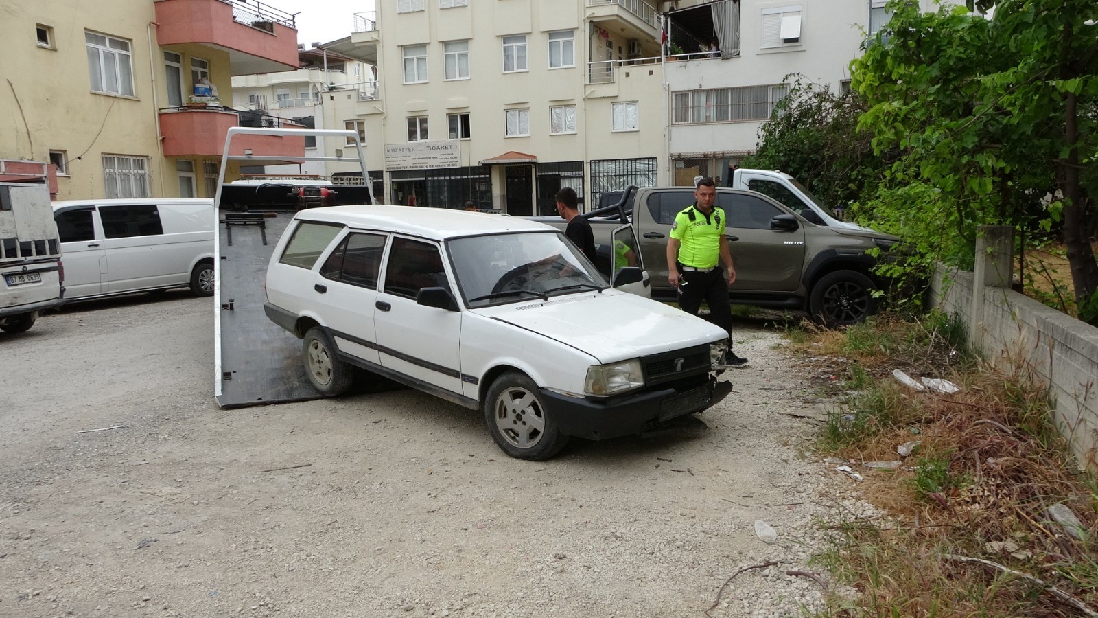 Kırmızı Işık Ihlali Yapıp Motosiklete Çarptı, Aracından Bile Inmeden Kaçtı (1)-1