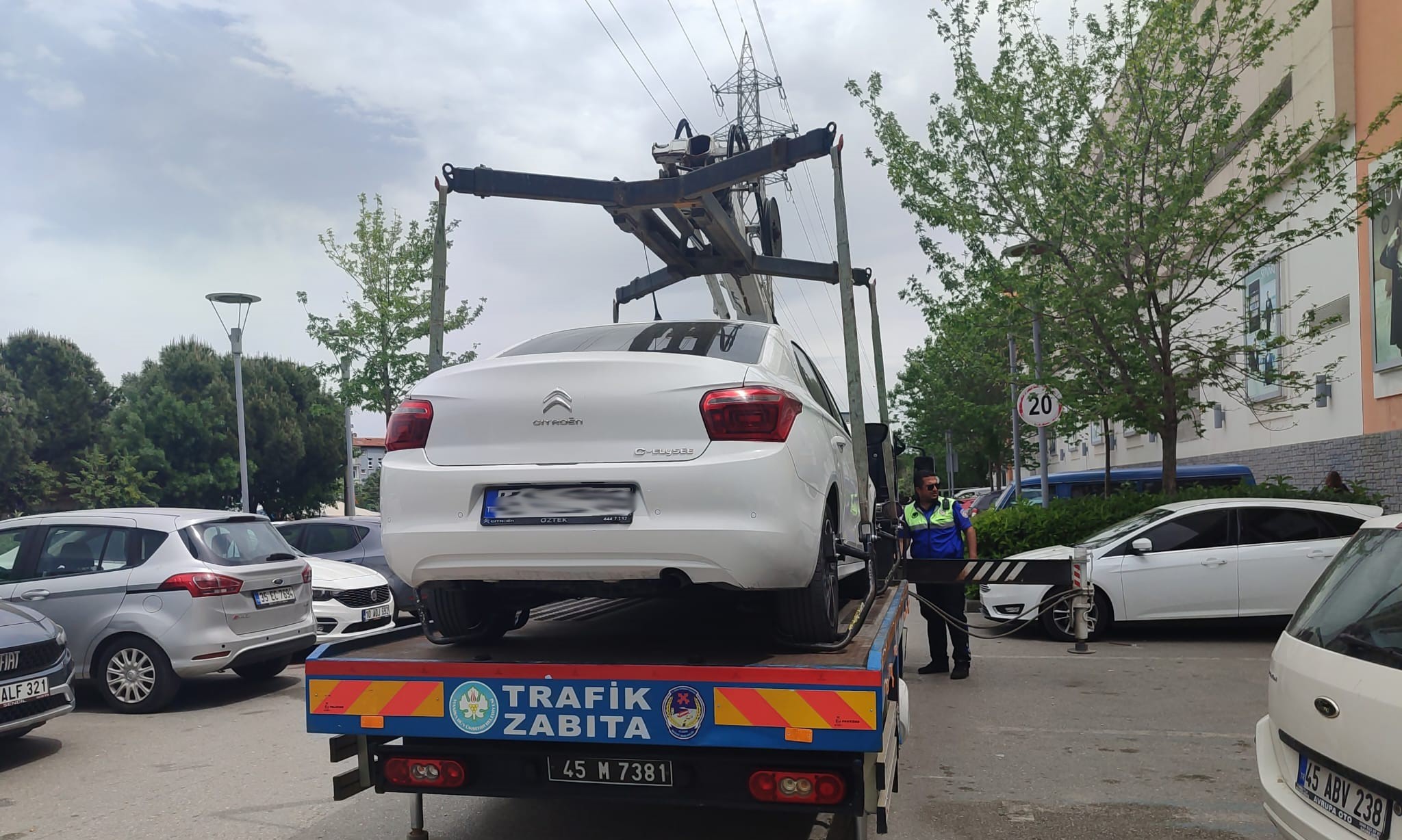 Manisa‘da Engelli Park Yerine Park Eden Sürücülere Ceza Yağdı (4)