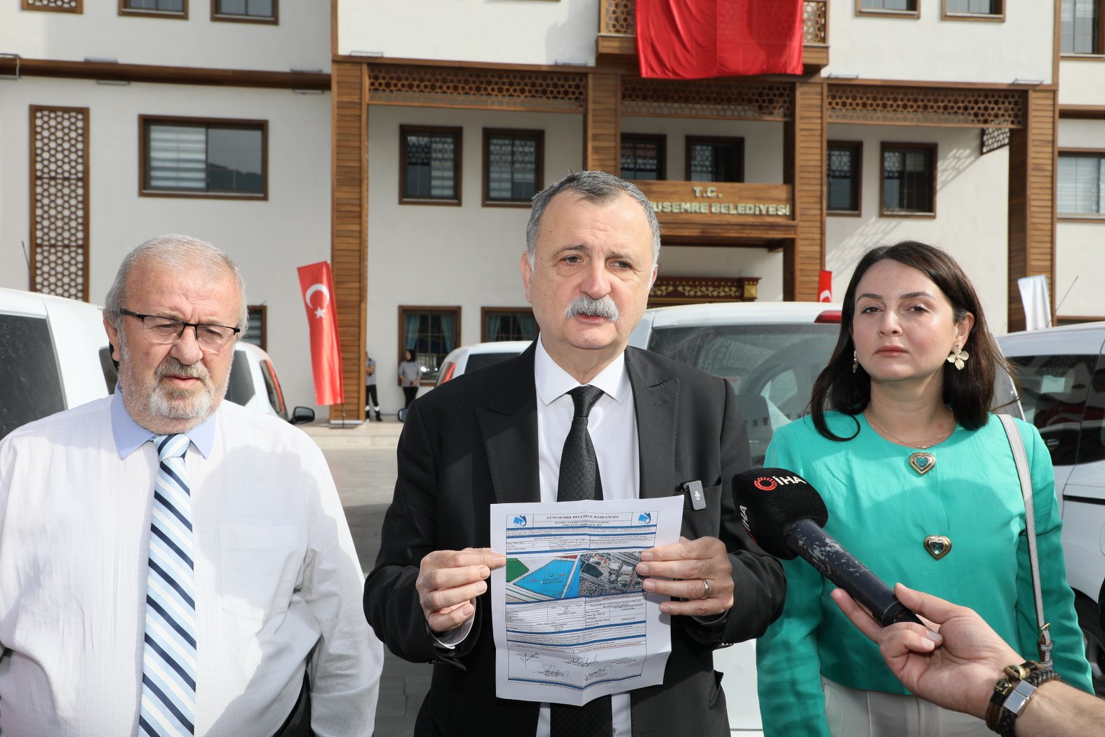Manisa’da Ihtiyaç Fazlası 48 Kiralık Araç 100. Yıl Meydanı’nda Sergilendi (3)