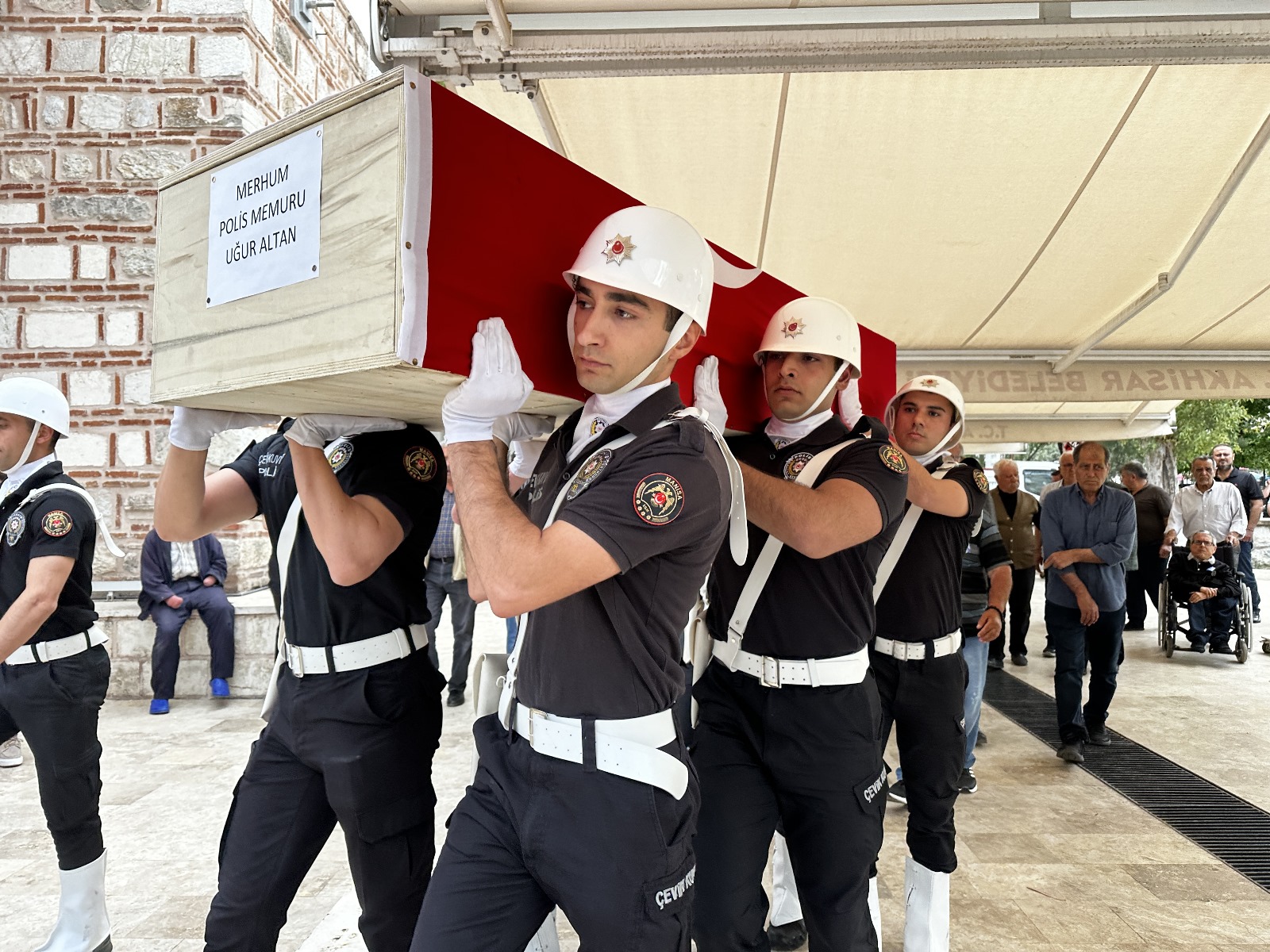 Manisalı Polis Son Yolculuğuna Uğurlanndı (1)-1