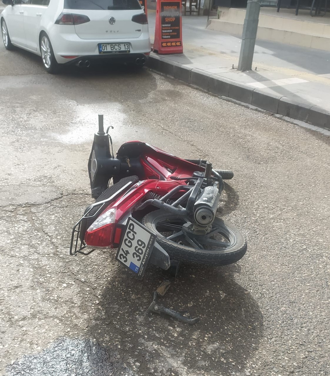 Motosiklet Yayaya Çarptı 1 Ağır Yaralıı (2)