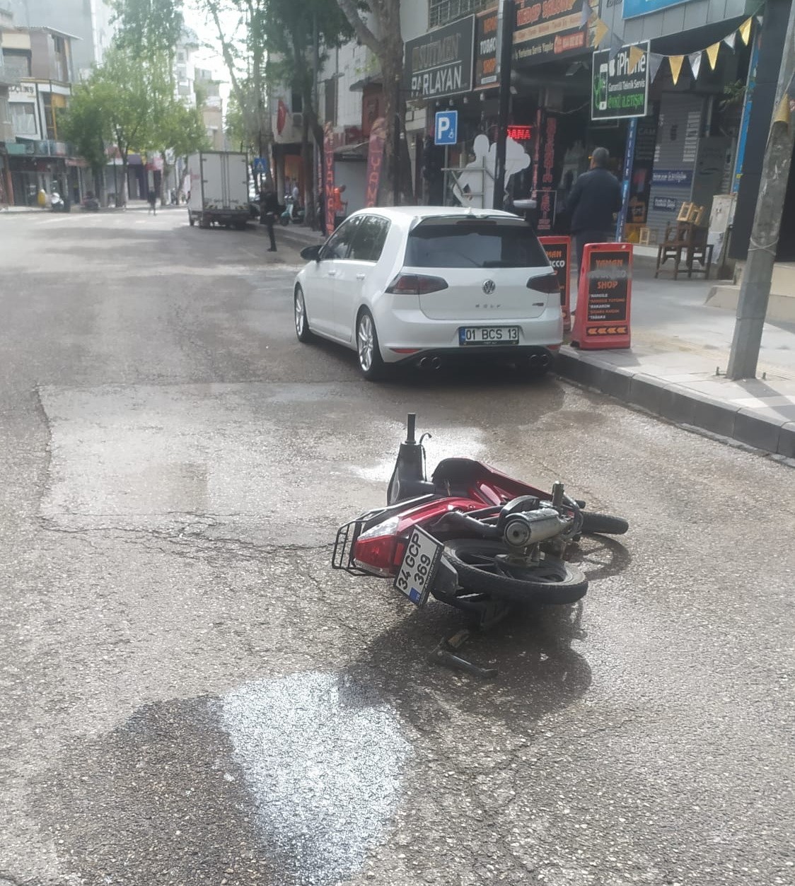 Motosiklet Yayaya Çarptı 1 Ağır Yaralıı (3)