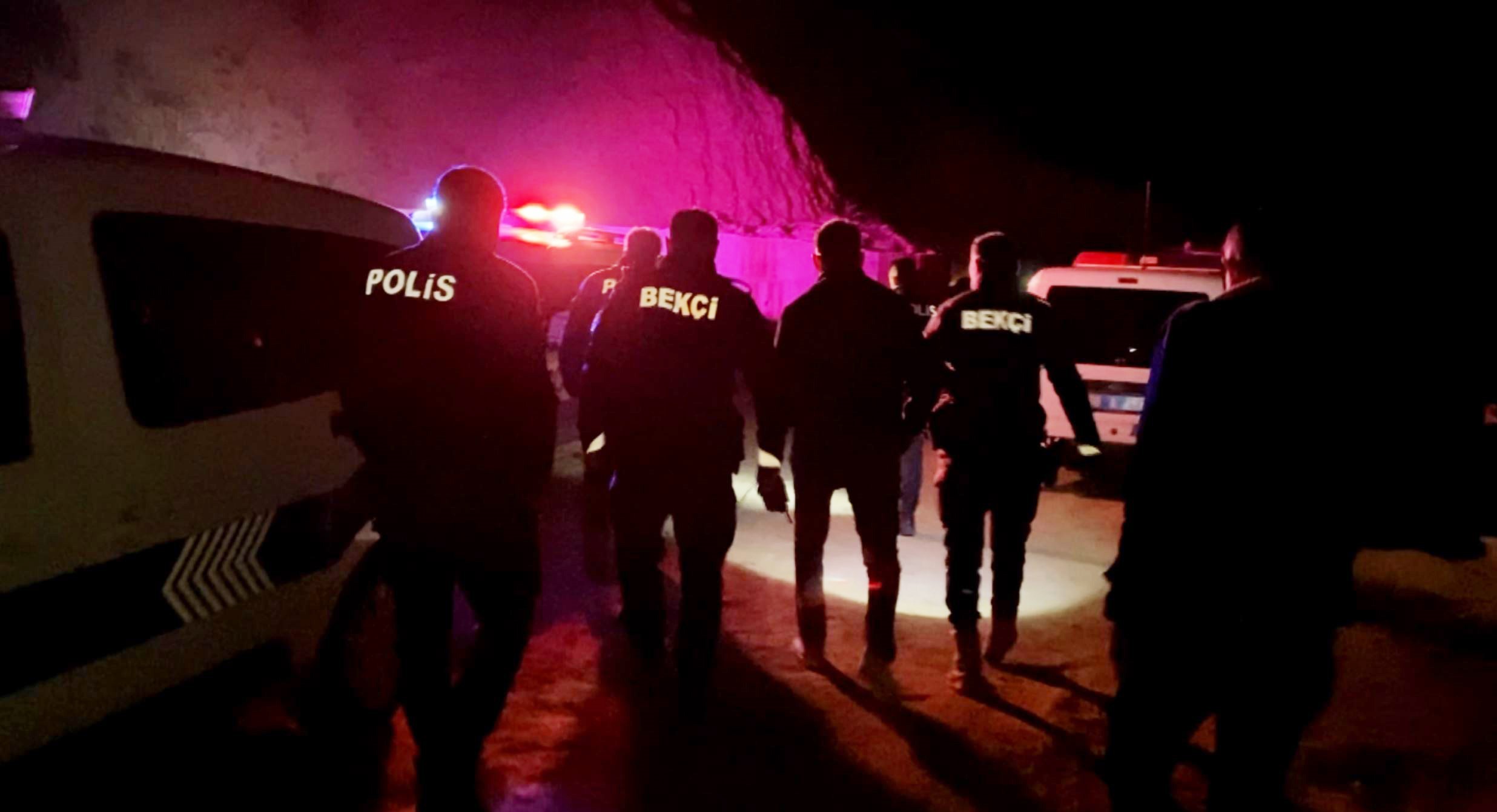 Ölen Borçlusunun Mezarını Açtı, Mezarı Ateşe Verip Cesedi Yakmak Istedi (5)