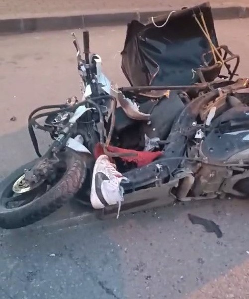 Özel Halk Otobüsü Ile Motosiklet Kafa Kafaya Çarpıştı (2)