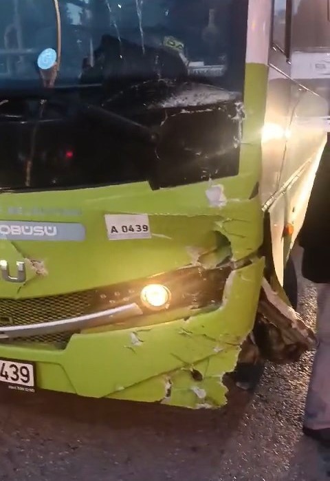 Özel Halk Otobüsü Ile Motosiklet Kafa Kafaya Çarpıştı (3)