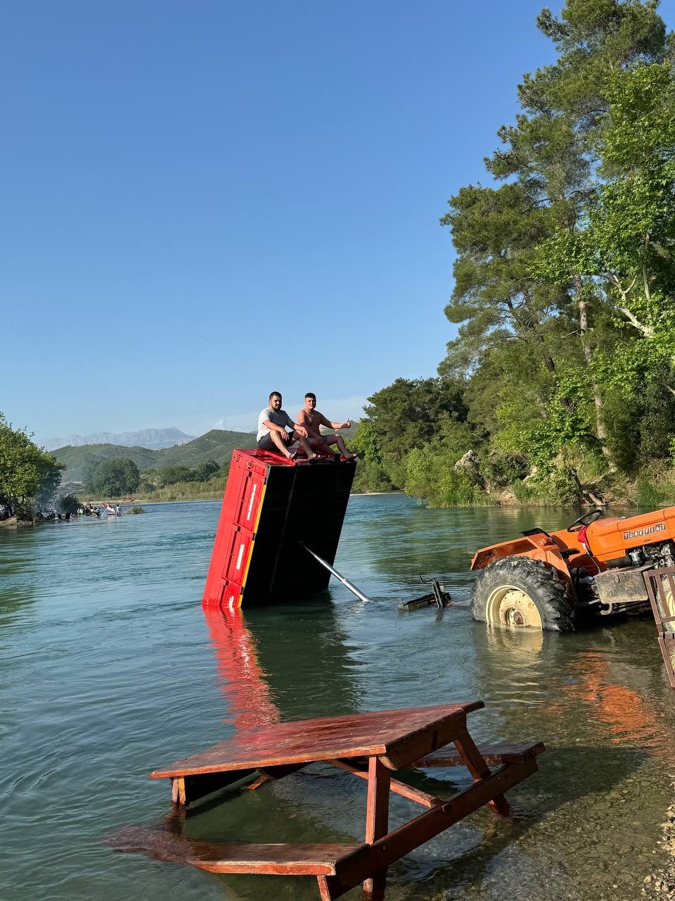 Tekne Görünümlü Traktörr (2)